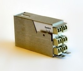 Foxboro P0926AH FIBER SPLITTER COMBINER Passive Fiber Optic Distribution Unit Każda z nich skierowana do dwóch koncentratorów