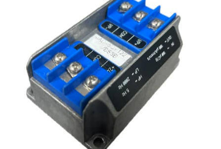 IPC704 244-704-000-042 A1-B03-C100-D100-E5-F2000-G0-H0-I0 Piezoelektryczny klimatyzator sygnału ładowania do pomiaru prędkości drgań obudowy łożyska