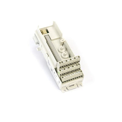 TU811V1 Kompaktowy moduł końcowy ABB S800 1x8 Zaciski sygnałowe 3BSE013231R1